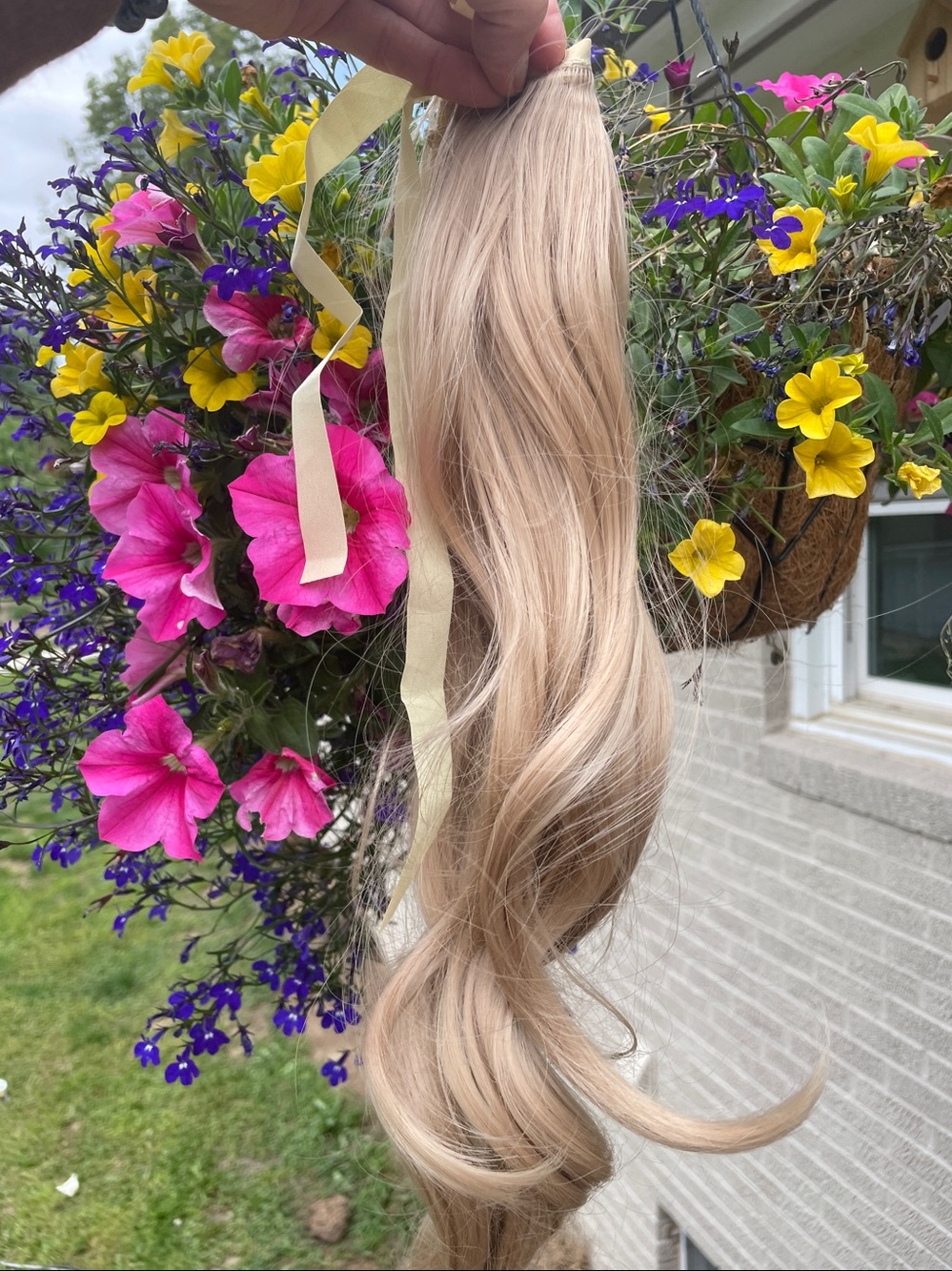 Pecan Blonde curl ponytail one color hair tie Velcro easy wear NWT NEW 4H27